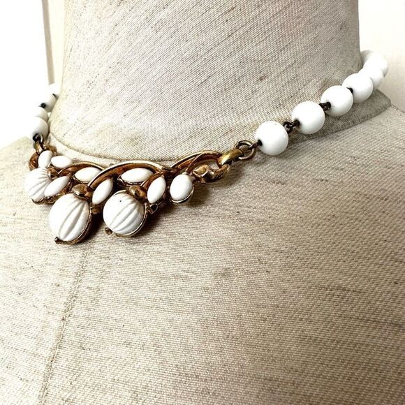 Tirfari  vintage Alfred Philipe white and gold tone necklace - Picture 10 of 13